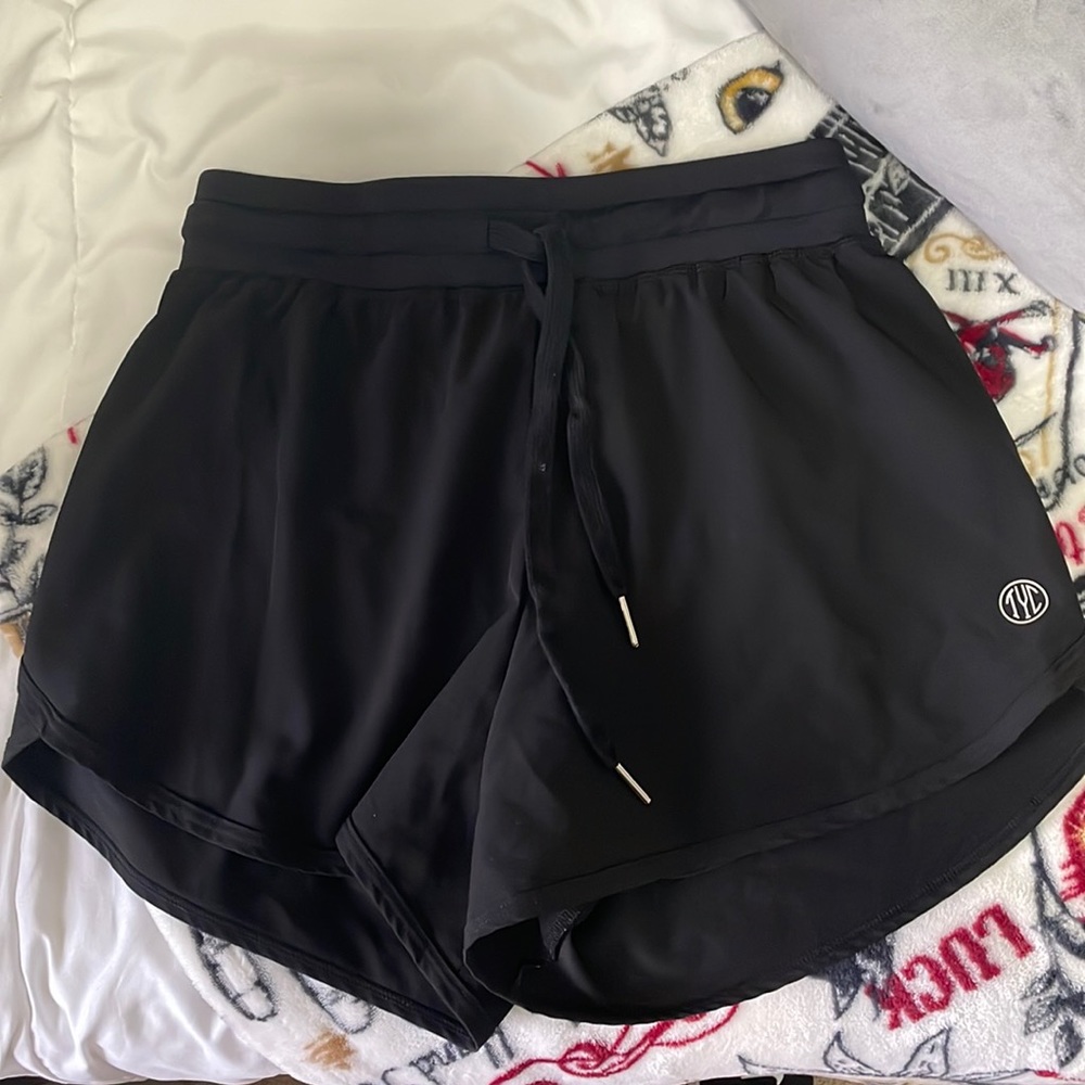 TilYouCollapse black running shorts with pocket